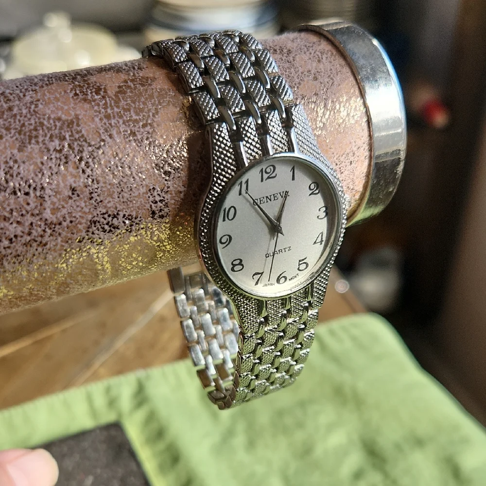 Geneva Watch Silvertone Metal Band New Battery Quartz Japan Movement Mens